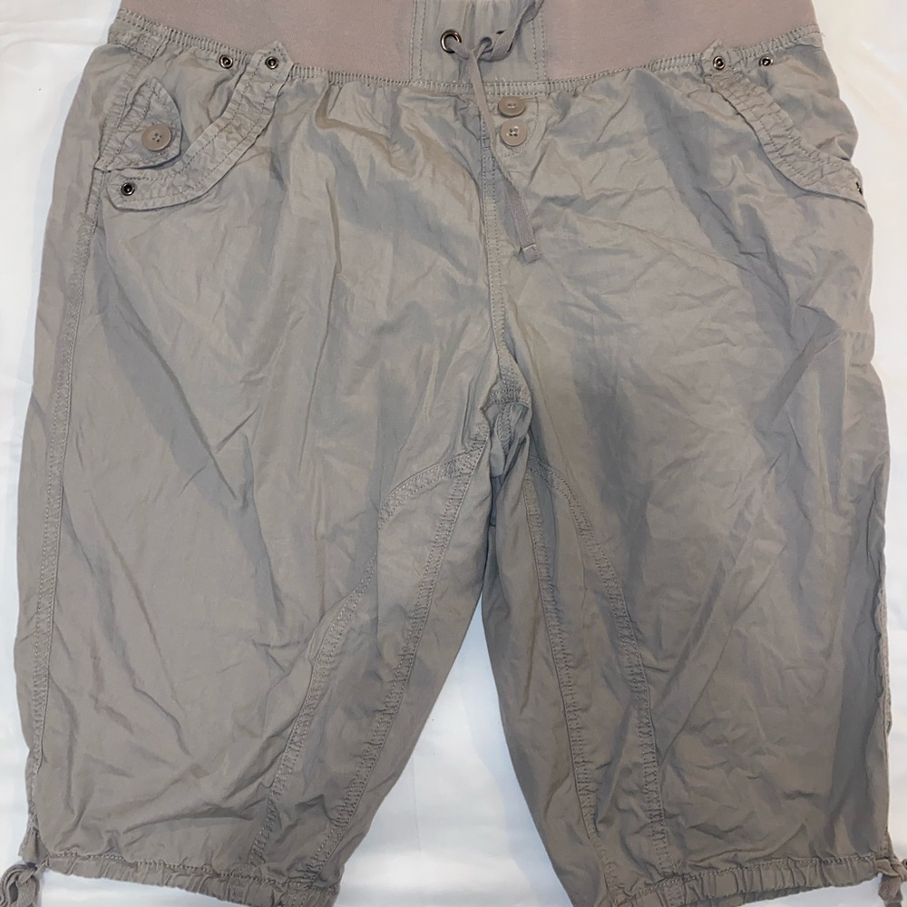 Grey capris